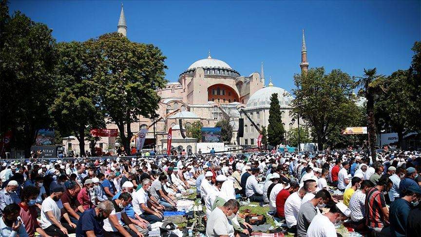 Prvi džuma-namaz u Aja Sofiji nakon 86 godina